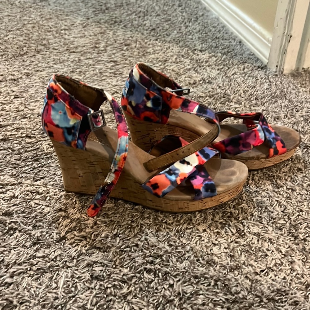 Tom’s Wedge Heels